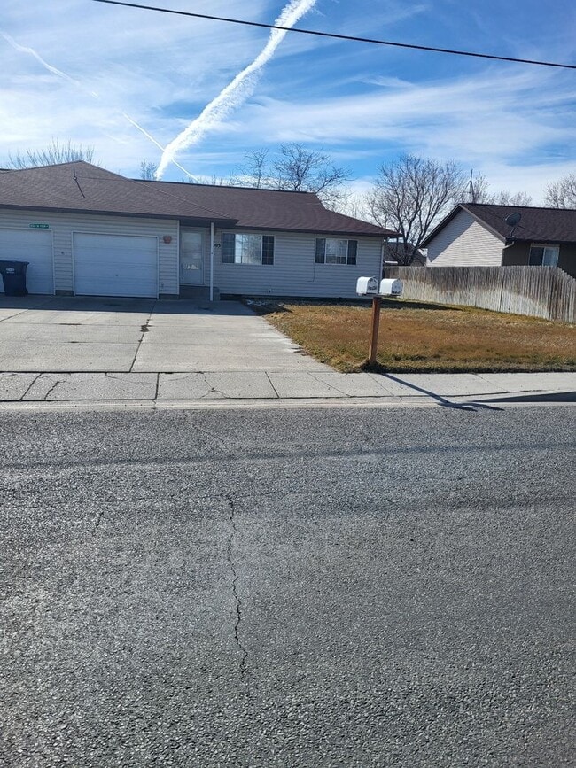 Building Photo - 1005 W Midway St