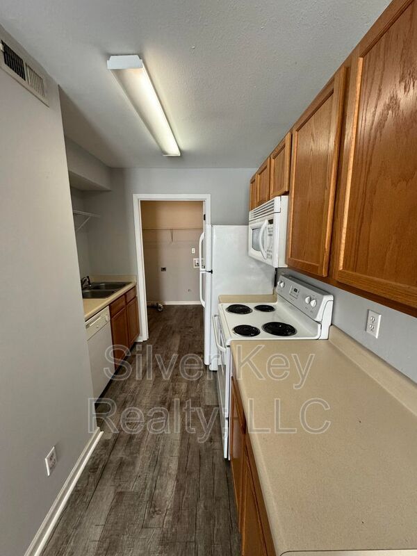 Building Photo - 236 Willow Creek Drive