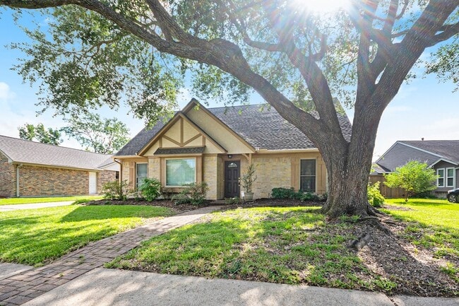 Photo - 302 Lochnell Dr House