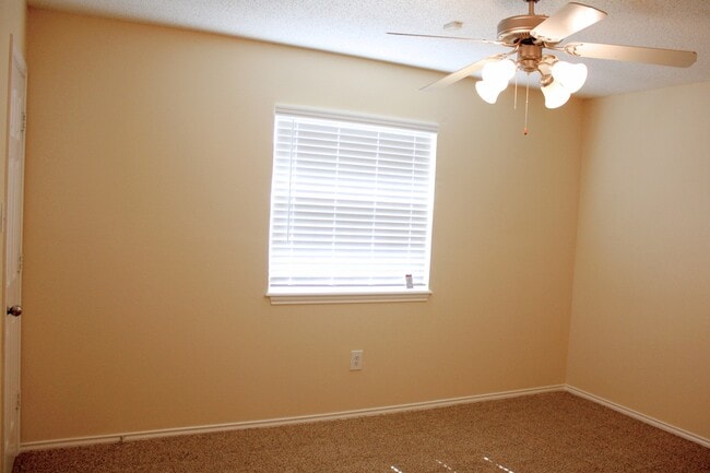 Building Photo - Beautiful 3/2/2 in Frenship ISD!