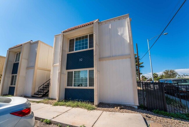 Building Photo - Gold Bar Ct 32