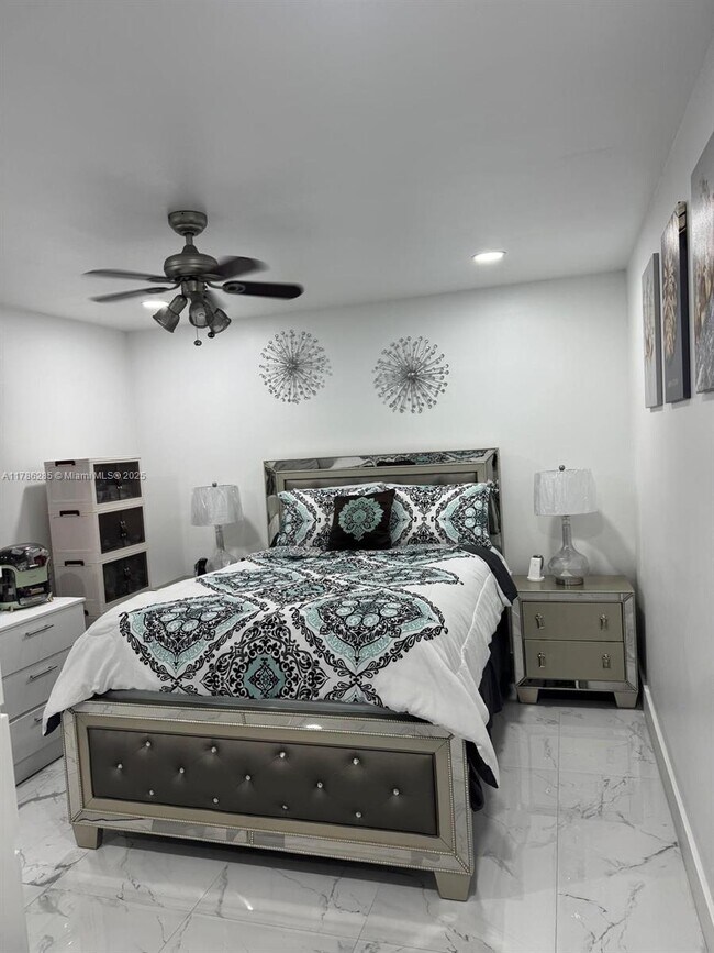 Foto del edificio - 72 NW 171st St