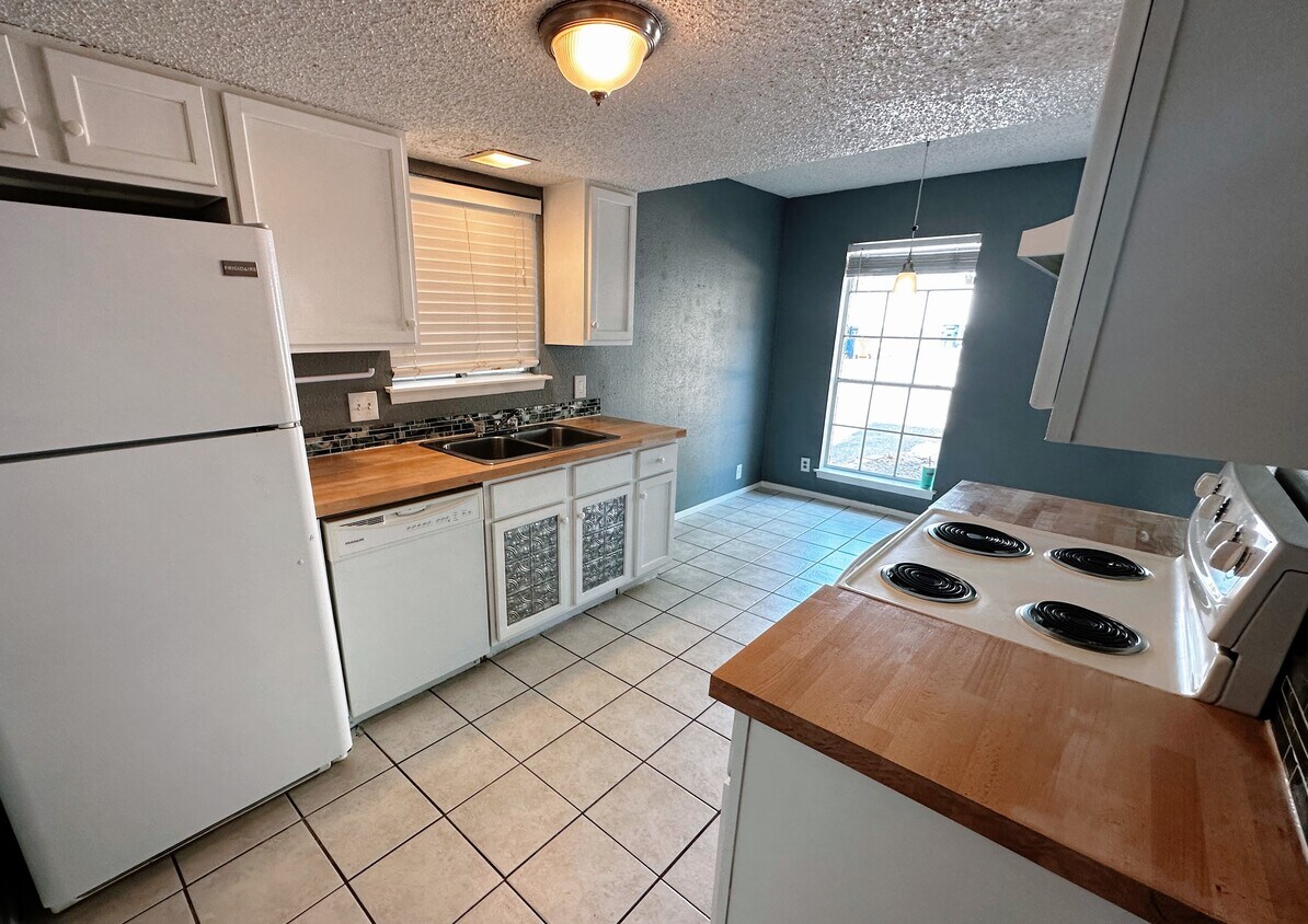 Building Photo - Willowrun B