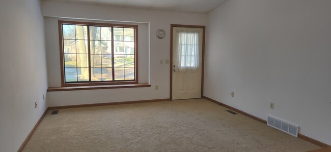 Building Photo - 1216 Dale Ct NE