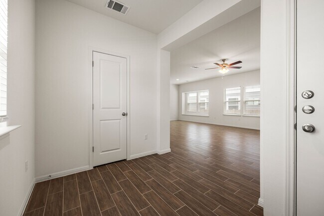 Building Photo - Like New in Vistas at Austin!!!