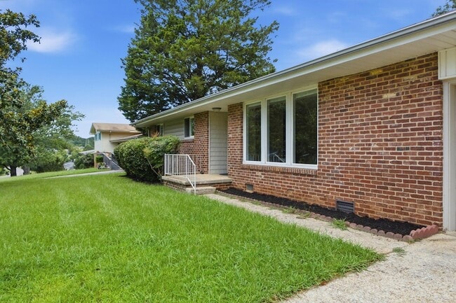 Building Photo - 4727 Briarwood Dr