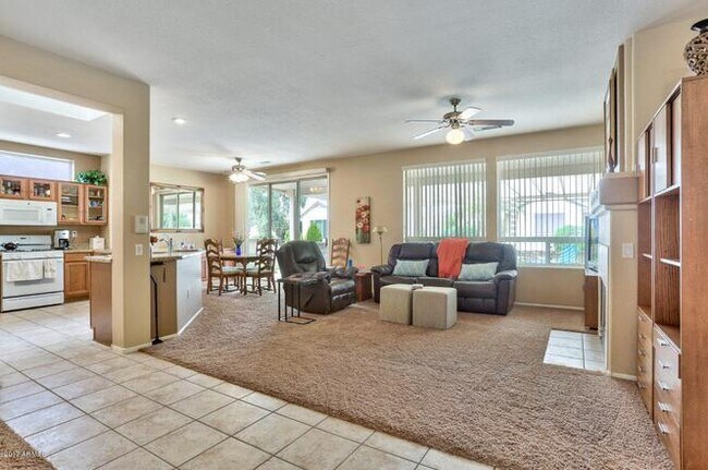 Foto del edificio - 16296 W Willow Creek Ln