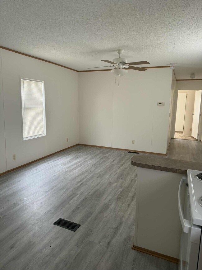 Foto del edificio - 24455 Needham Rd