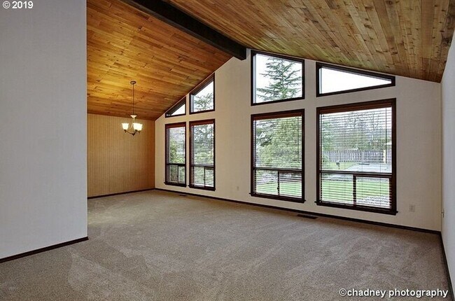 Foto del edificio - One level Immaculate Condition Ranch -Huge...