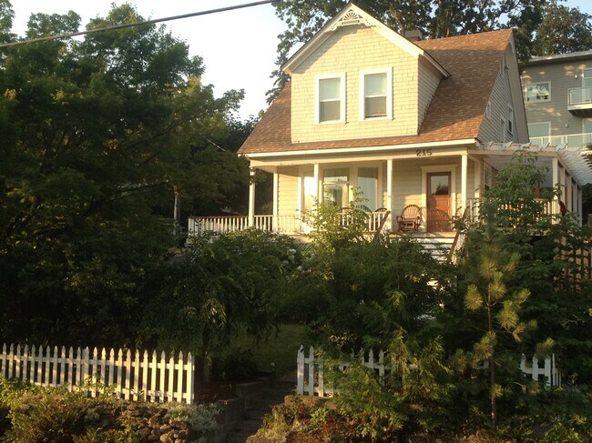 Building Photo - 215 E Sherman Ave