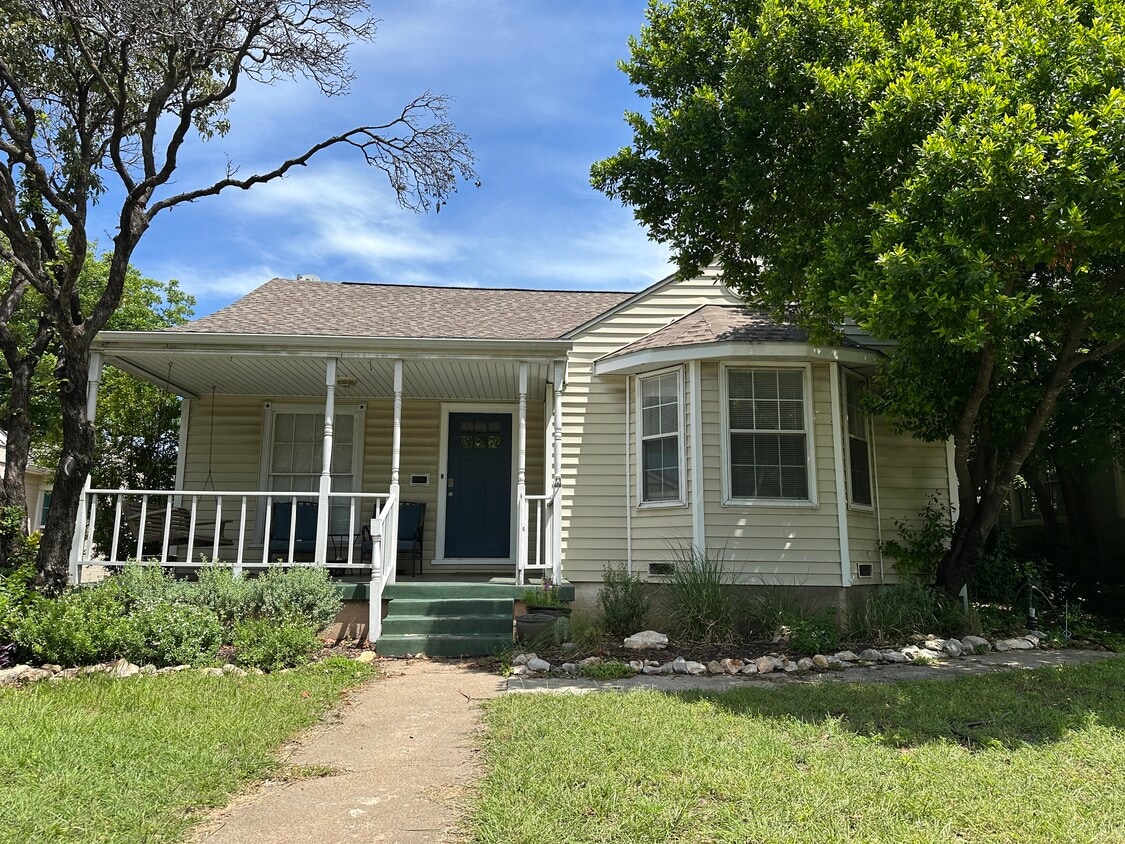 Front of House - 4624 Calmont Ave