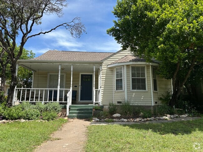 Building Photo - 4624 Calmont Ave