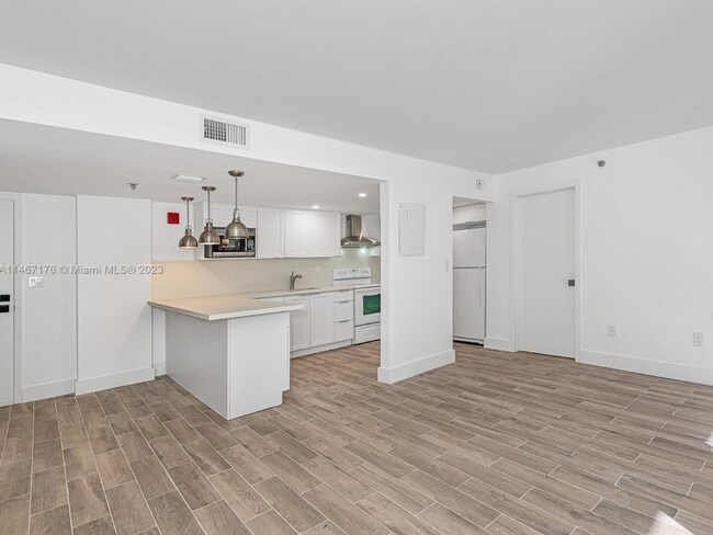 Foto del edificio - 5249 NW 7th St