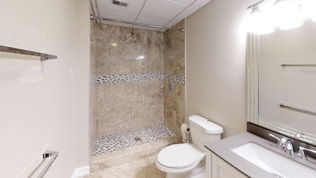 Building Photo - Great location! FURNISHED 3 bedroom/ 2 bath at University Towers - Available For 2026-2027 School...