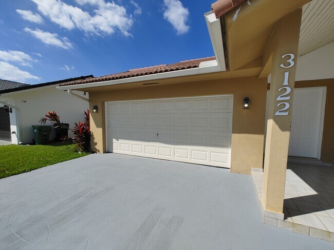 Building Photo - 3122 SW 139th Ct