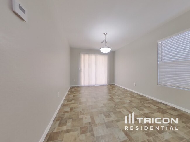 Foto del edificio - 6320 W Sophie Ln