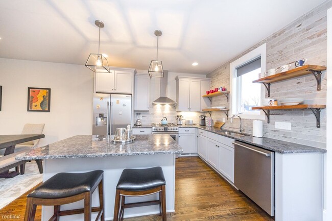 Building Photo - 2 br, 2.5 bath Townhome - 2701 Biloxi Aven...