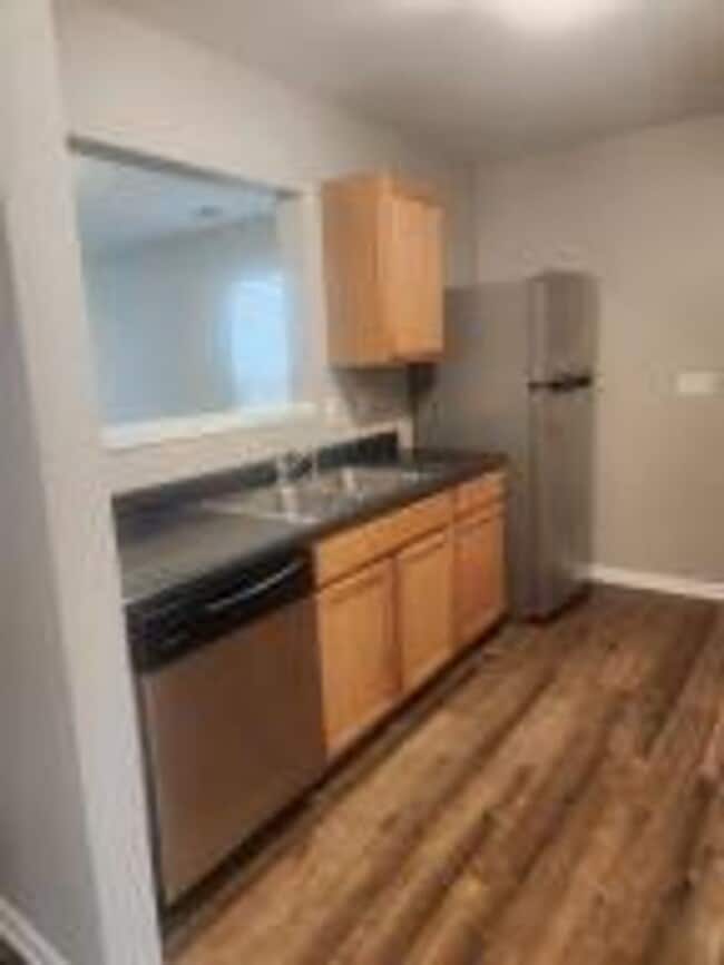 Building Photo - Spacious 3 Bedroom Townhome near Appian Way