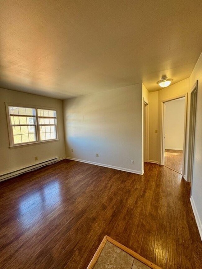 Building Photo - Two Bedroom Apartment for Rent