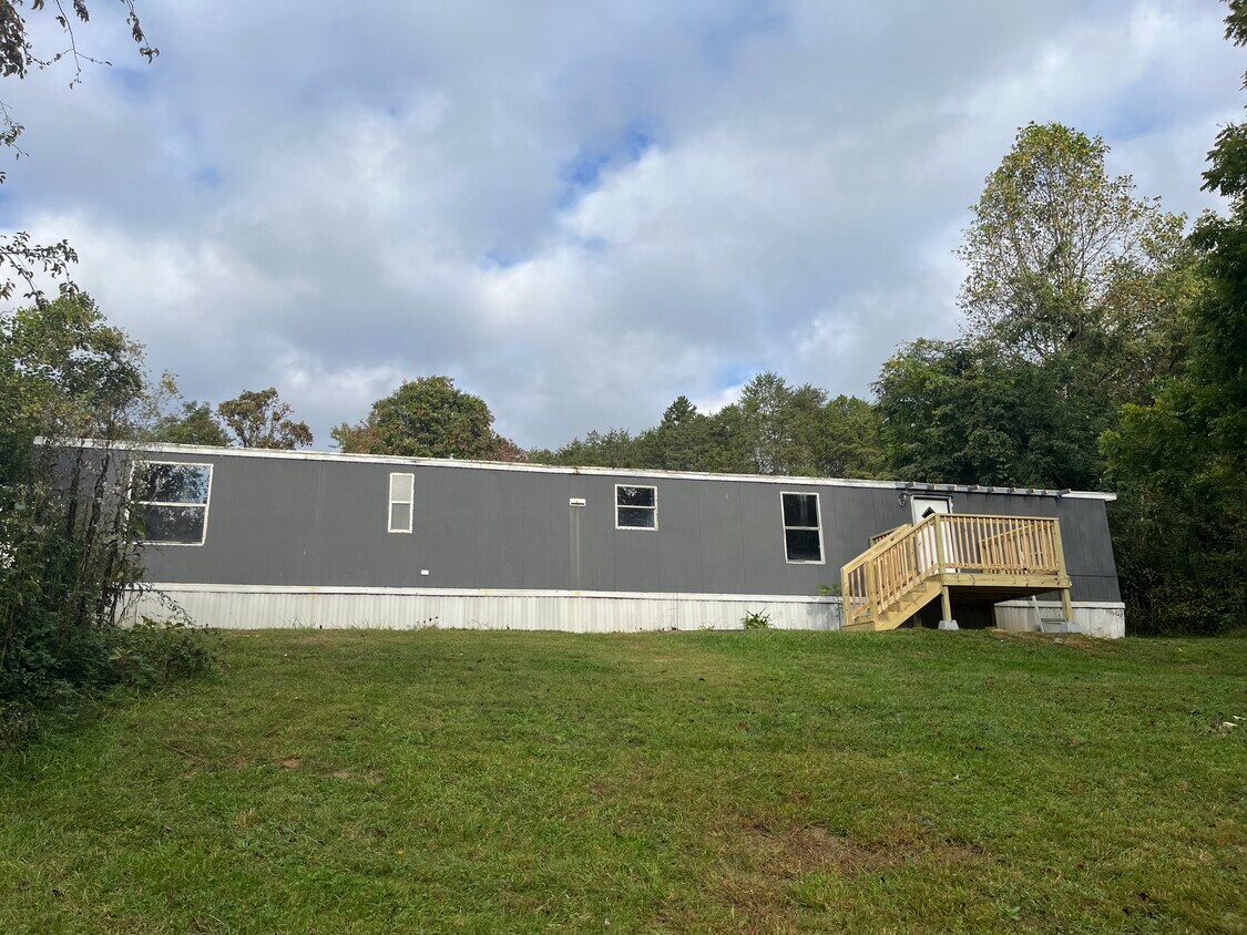 Foto principal - 23 Brinwood Dr