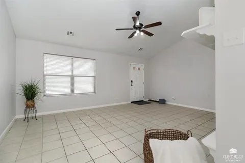 Foto del edificio - 5233 Stone Crest Dr