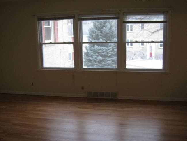 Building Photo - 1319 E Randolph Ct