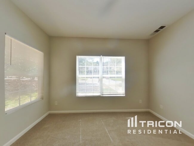 Building Photo - 2300 Marlin Dr