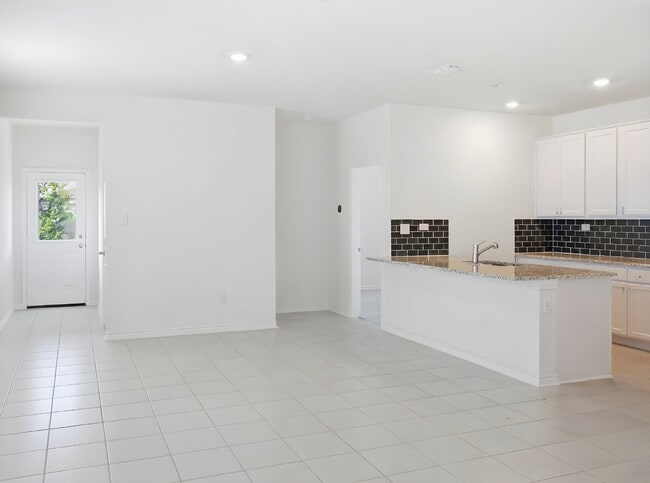 Foto del edificio - Modern Single-Story Home with Granite Kitchen and Community Pool Access