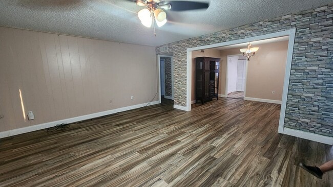 Building Photo - 2324 Coawood Ct