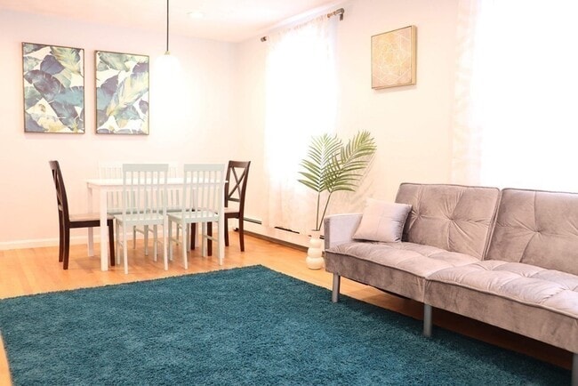 Building Photo - 12 Regent St