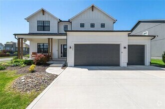 Building Photo - 1505 SW Georgetown Dr