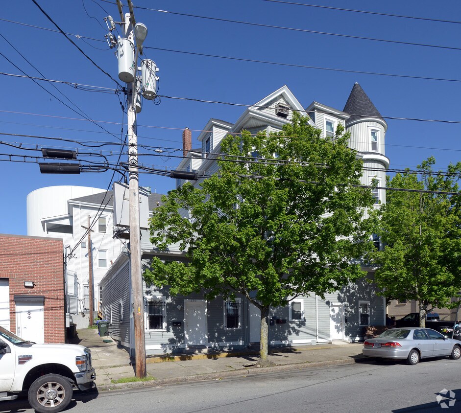 Building Photo - 393-397 N Front St