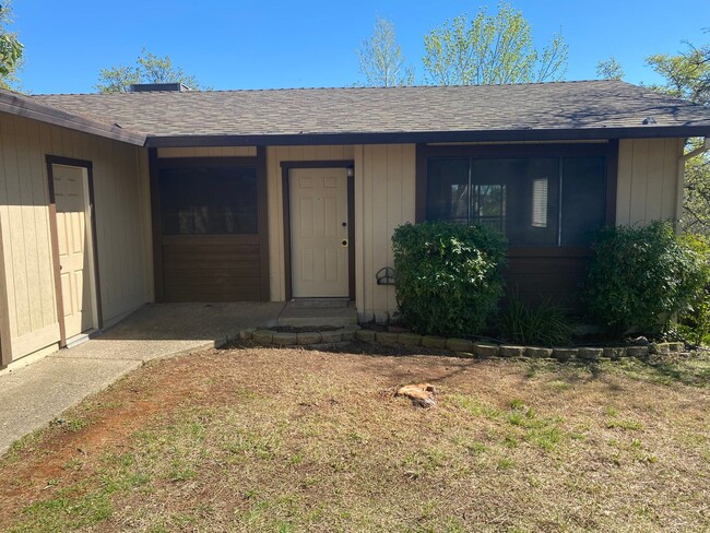 Building Photo - Upcoming vacancy!  Well maintained home on...