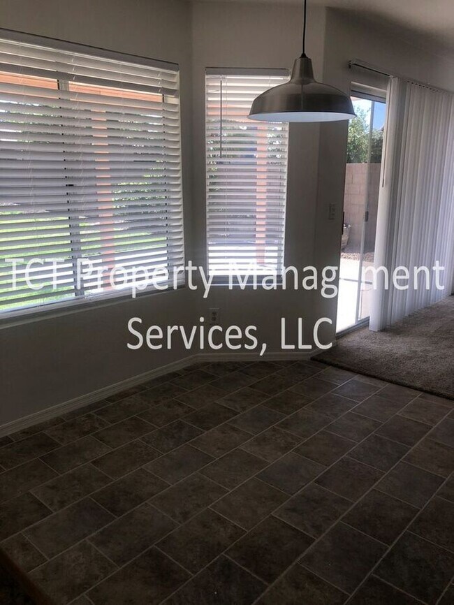 Foto del edificio - Spacious Four Bedroom Home in Gilbert!
