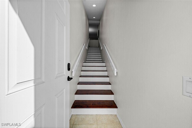 Building Photo - 23785 Clear Spring Ct