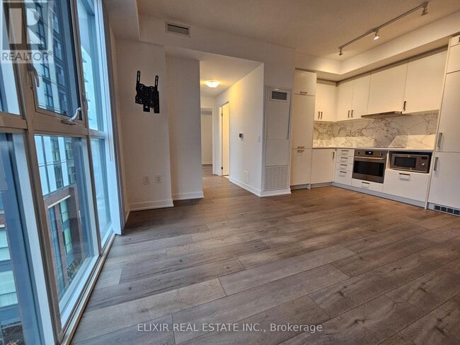 Building Photo - 60 Honeycrisp Cres