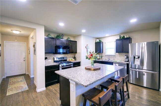Building Photo - 707 Luna Vista Dr