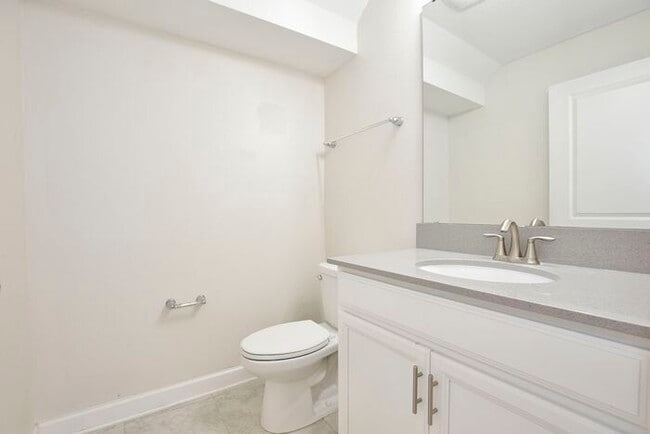Building Photo - Beautiful 4/3.5 Townhome with a Spacious 2 Car Garage Located in Trails at Moss Park - Orlando