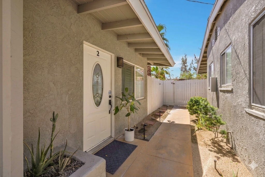 Foto del edificio - 1315 N Indian Canyon Dr