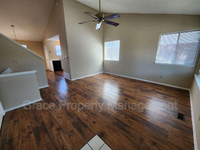 Foto del edificio - 12210 Newport Dr