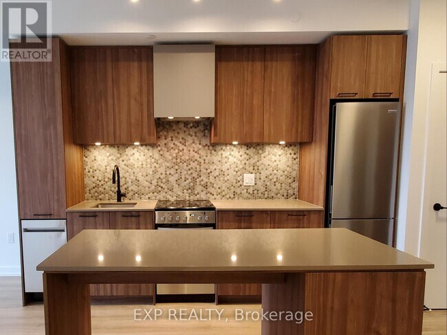 Building Photo - 10 Lagerfeld Dr