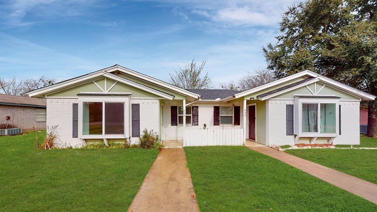 Primary Photo - 223 Brentwood Dr E