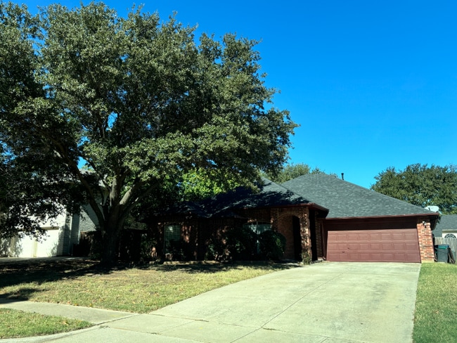 Building Photo - 2202 Bowie Ln