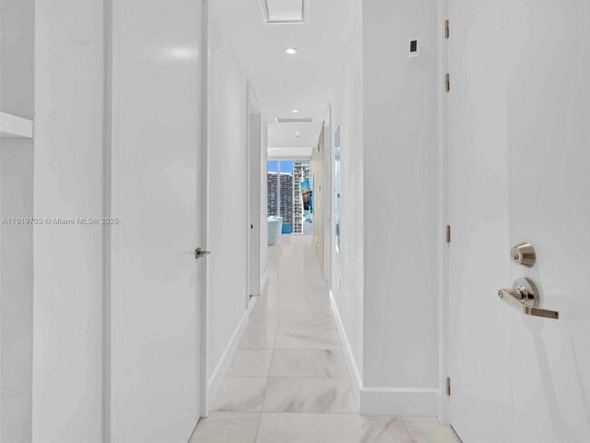 Foto del edificio - 700 NE 26th Terrace