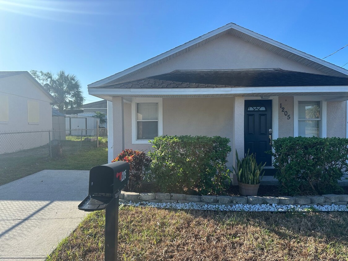 Foto principal - 3 Bedroom 2 Bathroom in Haines City