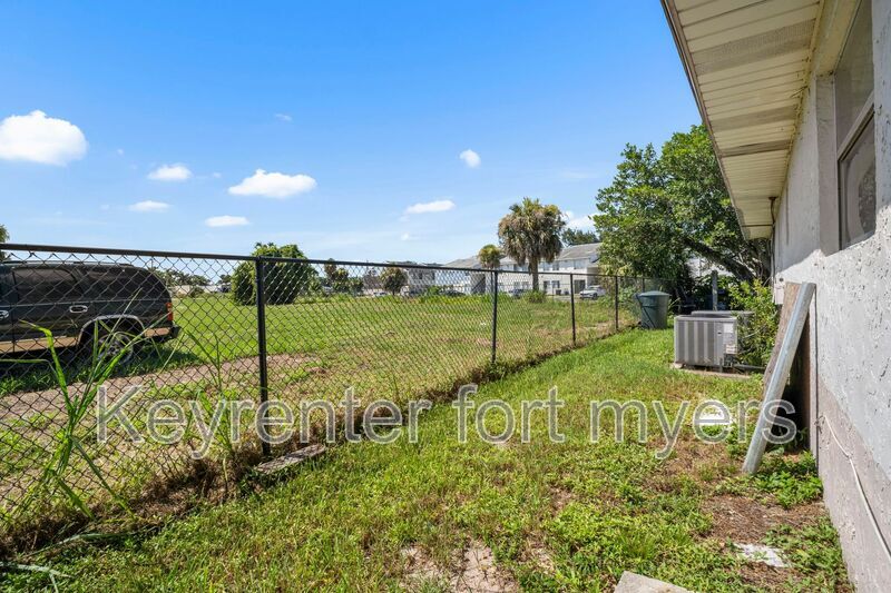 Primary Photo - 3660 Seminole Ave