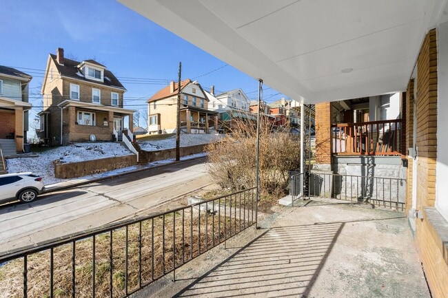 Photo - 3 Bed/1 Bath Home - Central AC, 2nd Floor Laundry - Available September 10th!