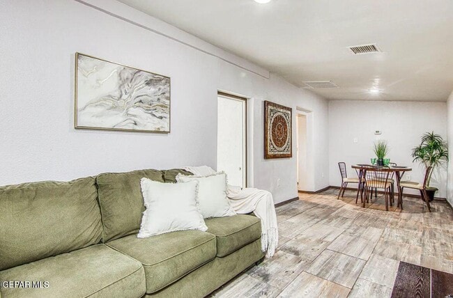 Building Photo - 221 Hadlock St