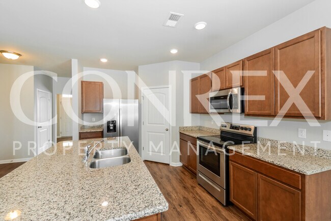 Building Photo - Open Concept 4 Bedroom in Clarksville