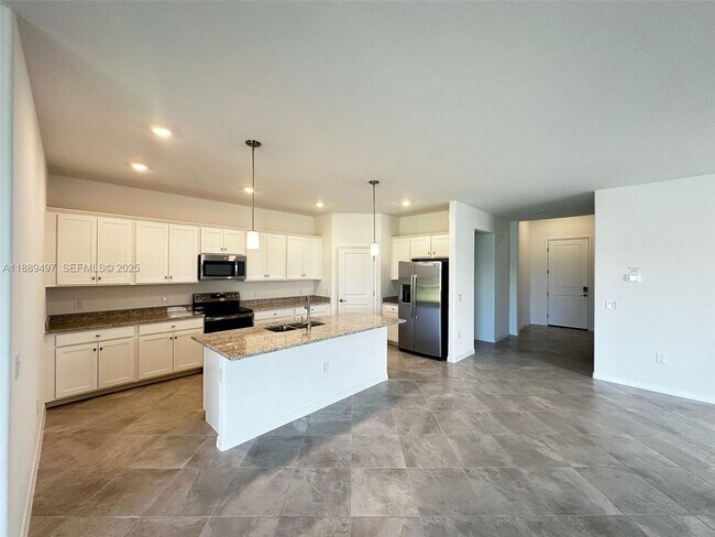 Foto del edificio - 15004 Palamos Cir